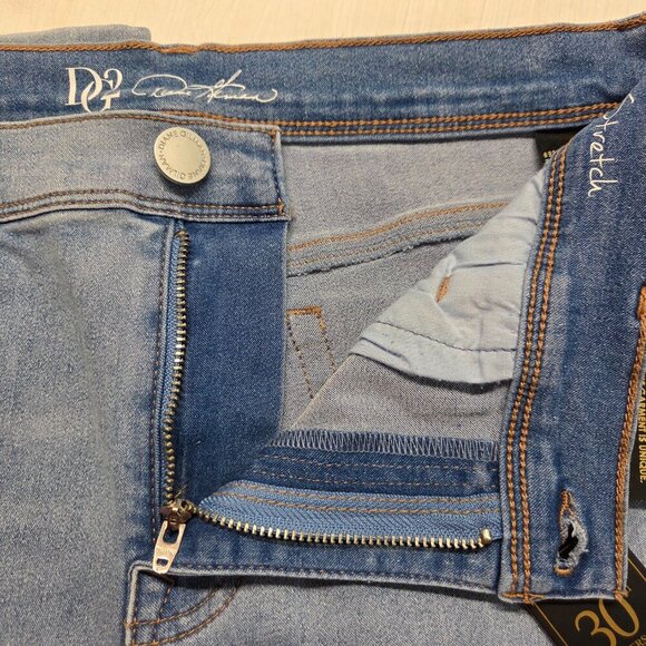 DG2 by Diane Gilman 14 Light Wash Denim Blue Slight Flare Summer Capri Pants - Picture 8 of 12